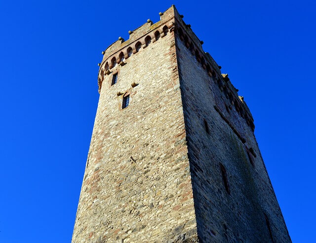 Burg Lützelhardt in Seelbach