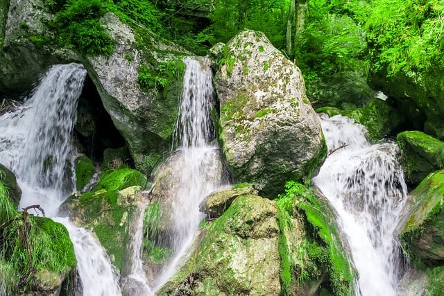 Küsnachter Dorfbach-Wasserfall I in Zumikon