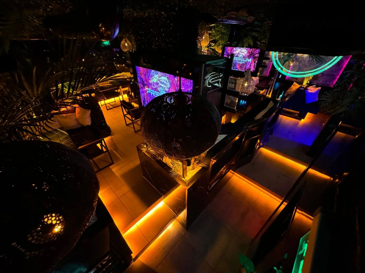 PREMIUM - Lounge, Restaurant & Gaming