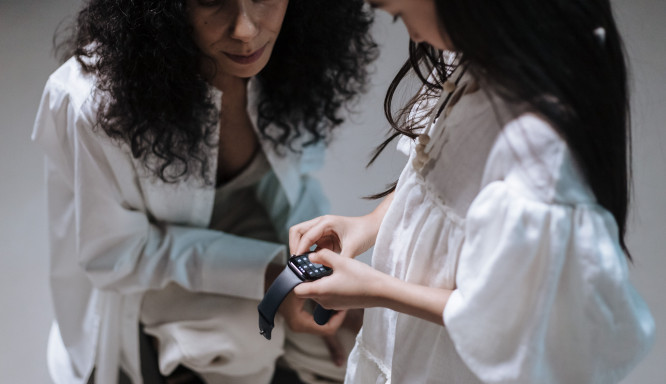 Erreichbar ohne Smartphone: Warum eine Kinder-Smartwatch der bessere Ausflugsbegleiter ist